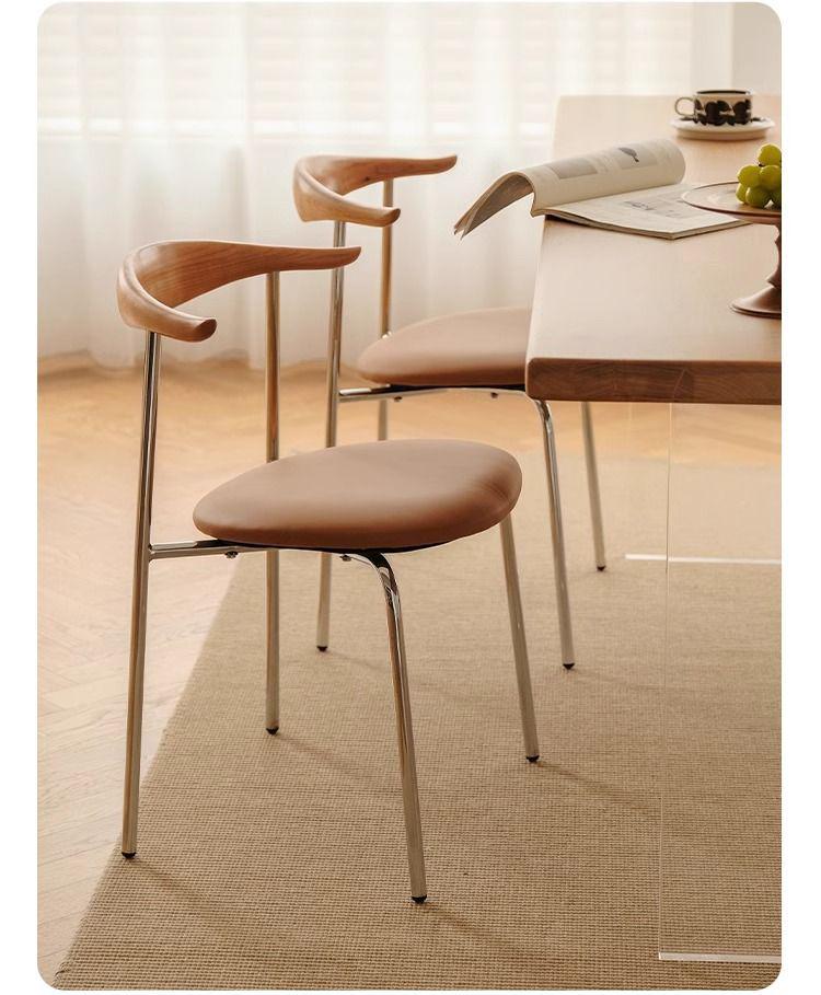 Минималистичный обеденный стул из массива дерева в стиле середины века с спинкой