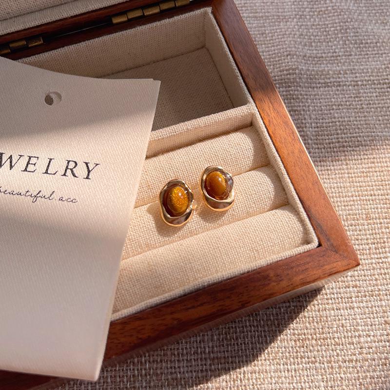 «Элегантные серьги с леопардовым принтом и янтарем с камнями тигровый глаз для женщин — легкие, роскошные и универсальные украшения на осень/зиму»