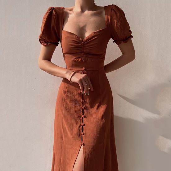 Платье женское летнее однотонное с пышными короткими рукавами, сборками, однобортное, с разрезом по подолу