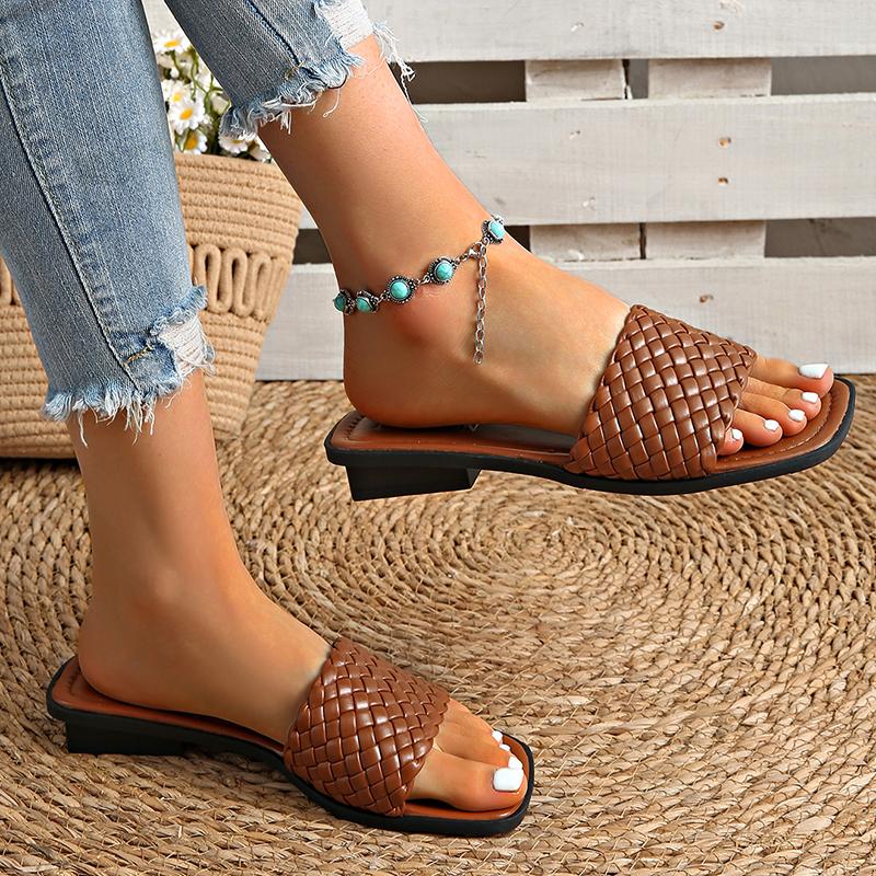 Fashion Classic Plus Size Woven Slippers for Women Summer Square Toe Low Heel Slides Sandals Woman Outdoor Pu Leather Beach Flip Flops