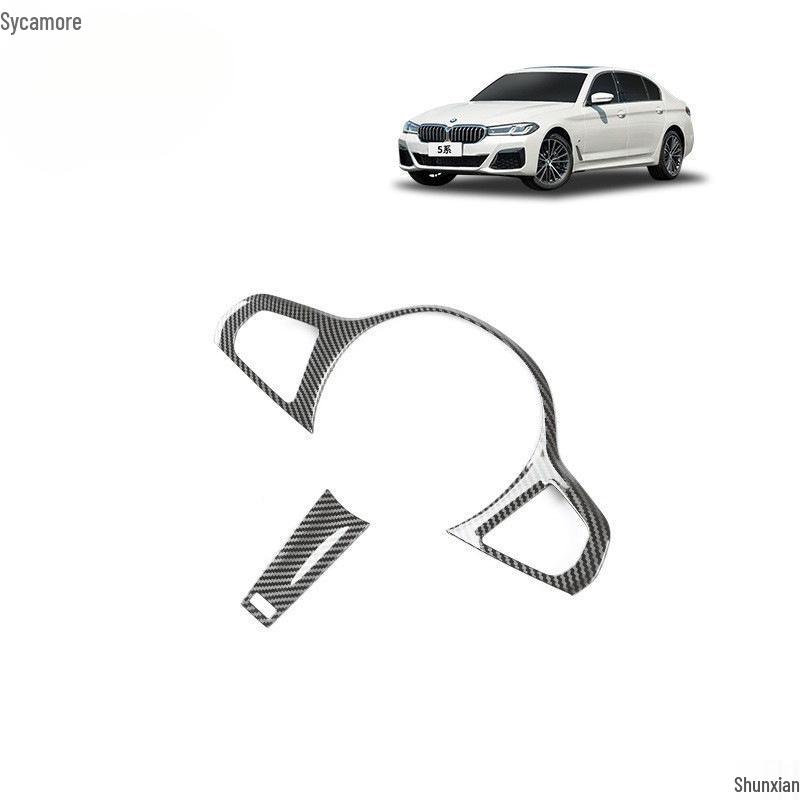 Комплект отделки салона из углеродного волокна для BMW 5 серии: Центральная консоль, Рычаг переключения передач, Поднимающаяся панель мультимедиа и Вентиляционные отверстия.