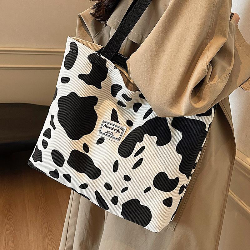 Модная студенческая корейская версия сумки на одно плечо для женщин, большая вместительная сумка для поездок на работу, нишевая литературная сумка-тоут