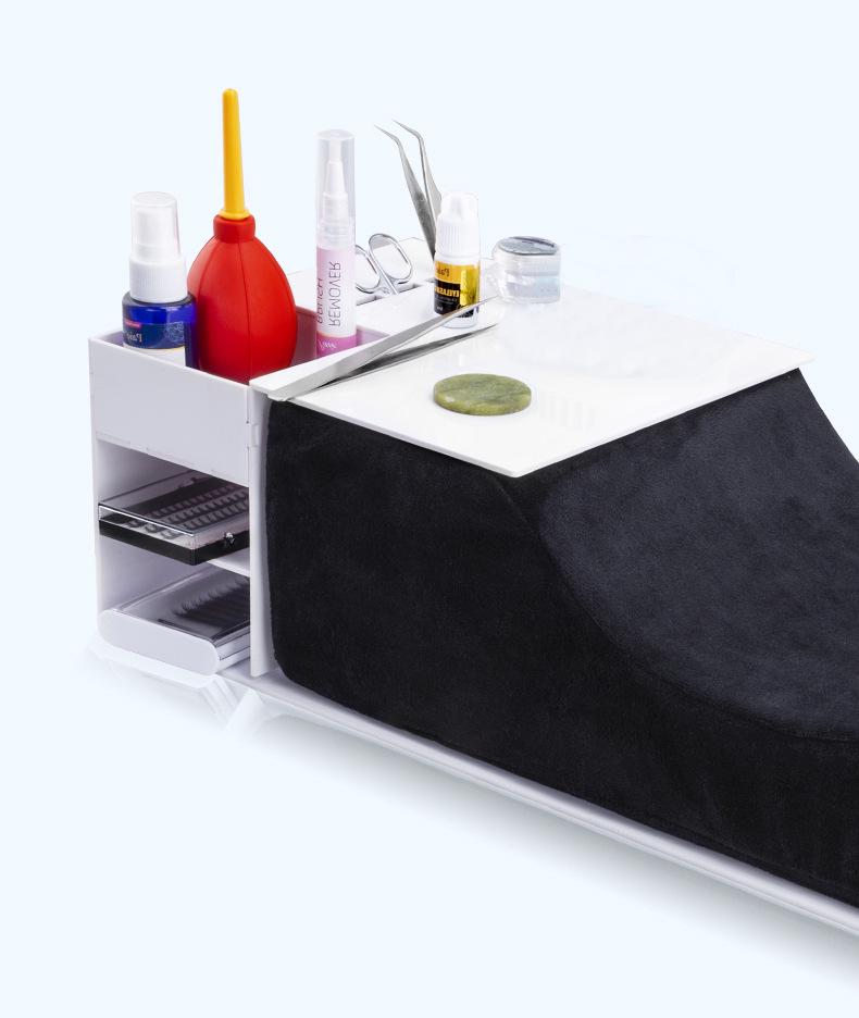 Подушка-подголовник из кожи в форме буквы U для наращивания ресниц и микроблейдинга в салонах красоты.