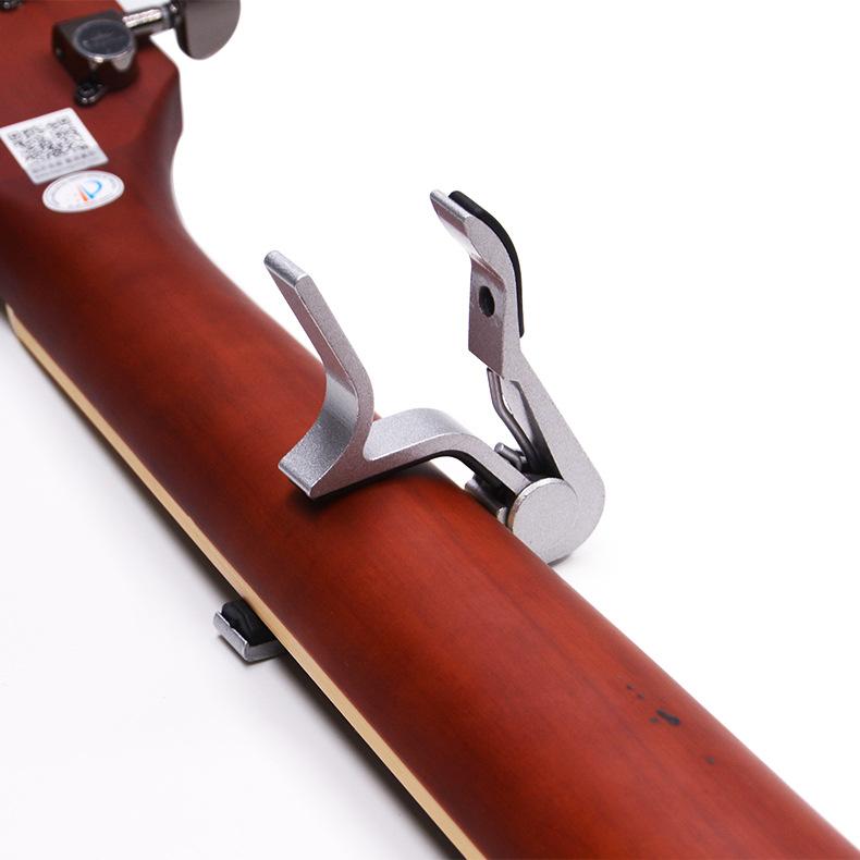 Алюминиевый каподастр для зажима струн акустической гитары и настройки тона