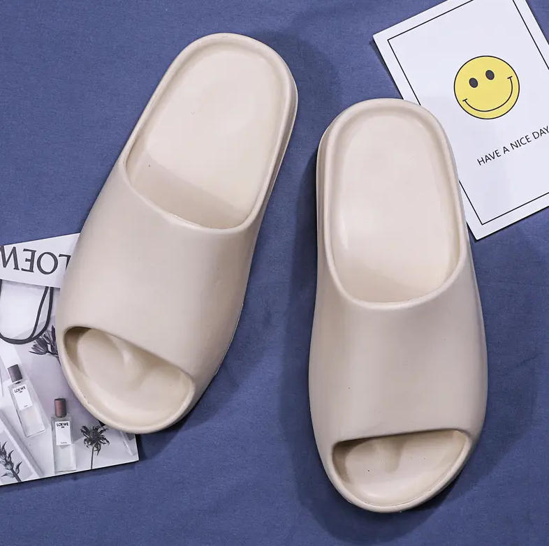 Летние тапочки Мужские с мягкой подошвой Домашние комнатные сандалии на платформе Модные пляжные туфли из губки Пара Нескользящие тапочки для ванной