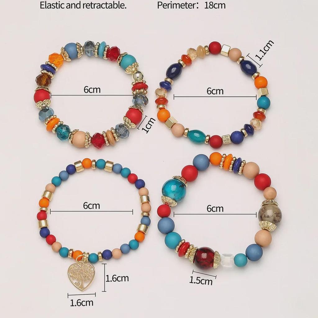 Многослойный браслет-кисточка в богемном стиле с полыми подвесками в форме сердца и стеклянными бусинами.