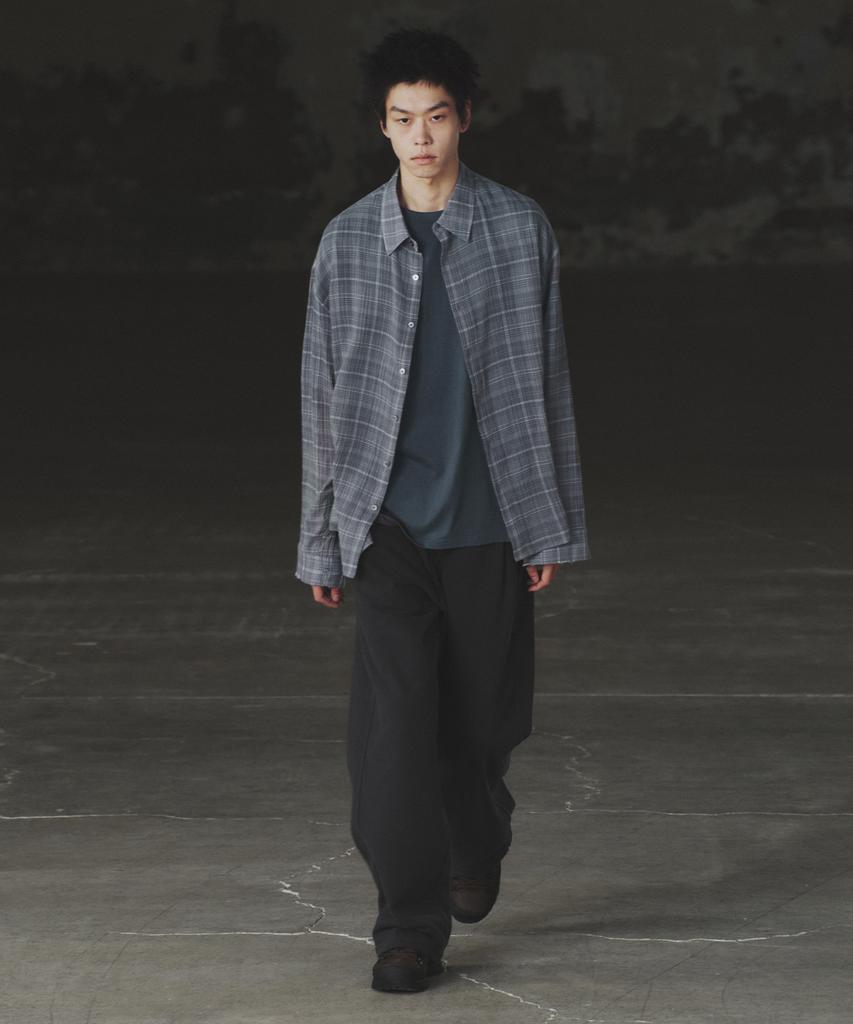 INSILENCE Damaged Tuck Sweatpants Charcoal