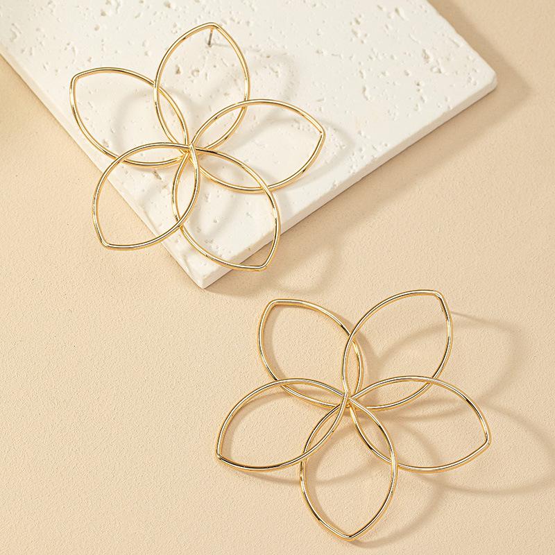 Серьги в корейском стиле, ретро, с полыми цветами: Элегантный нишевый дизайн для женщин