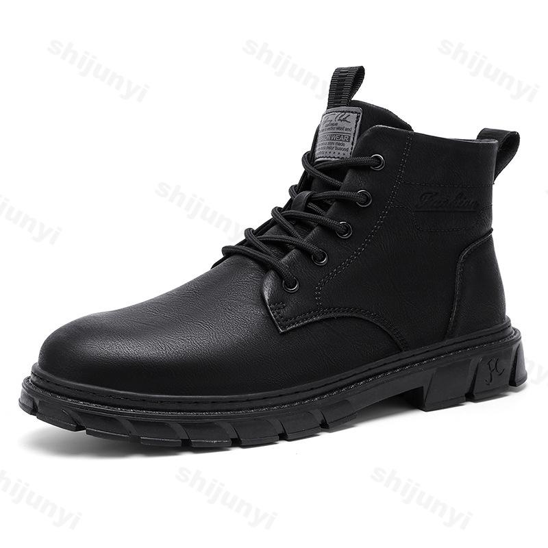 Fashion 2025 Autumn Men High Top Boots Outdoor Leather Ankle Boots Lightweight Casual Designer Male Work Boots Classic Handmade Shoes