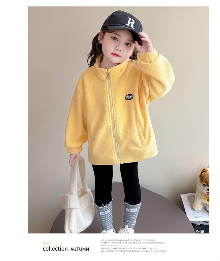 2025 Девичья ветрозащитная куртка: Стильное демисезонное пальто-штормовка 2-в-1 со съемной частью