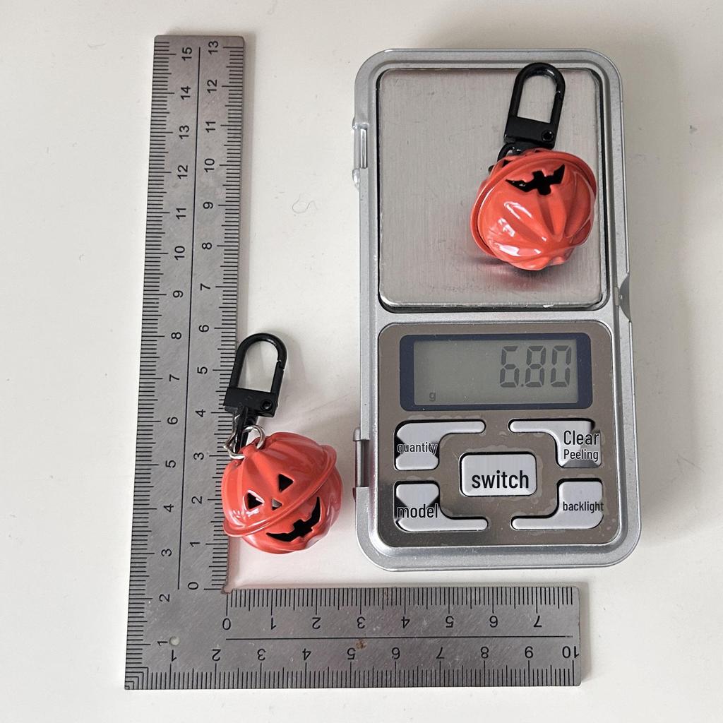 Halloween Mischievous Pumpkin Bell Keychain - Cute Cartoon Pendant Gift for Couples & Besties