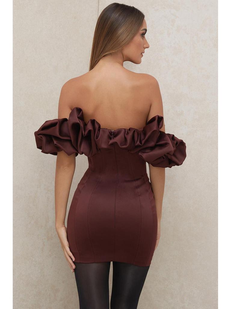 Elegant One-Shoulder Strapless Ruffle Dress with Waist-Hugging Fit and Hip-Wrapping Short Skirt