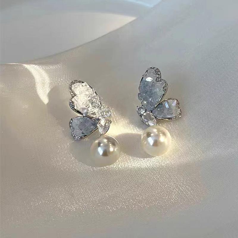 Pinkdudu Retro Fashion Butterfly Pearl Stud Earrings Personality Temperament Elegant Alloy Crystal Earrings Jewelry Gift For Girl PD1624