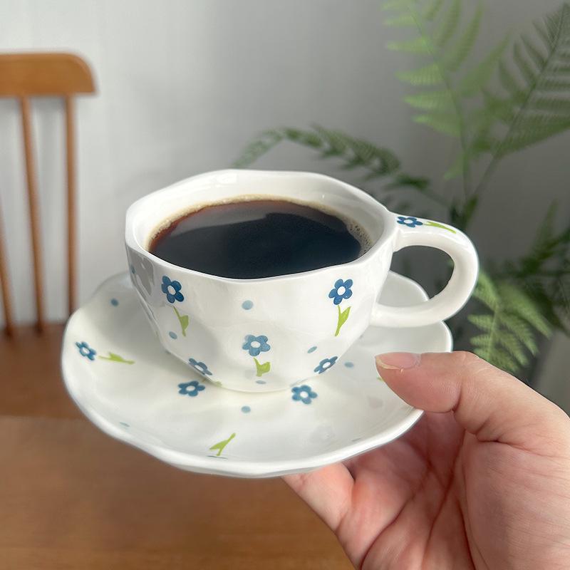 Керамический кофейный набор (чашка и блюдце) в корейском стиле с ручной лепкой и цветочным узором - Ручная роспись, идеально подходит для послеобеденного чая
