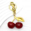 Сверкающая золотая подвеска в виде вишни для сумки, блестящая смоляная подвеска в виде вишни для кошелька, брелок, праздничный рождественский аксессуар