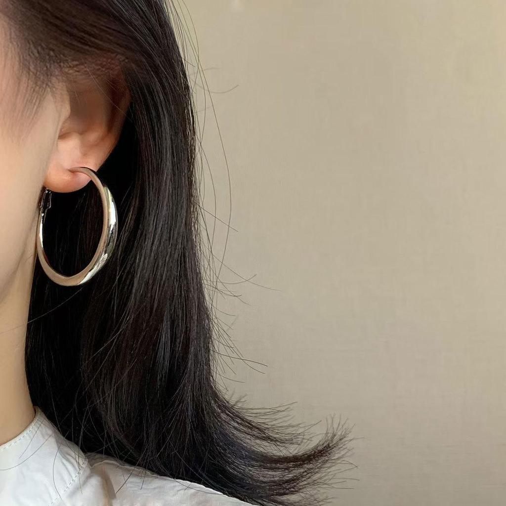 Геометрические металлические серьги Yifei: Высококачественный нишевый дизайн для женщин, простой и универсальный