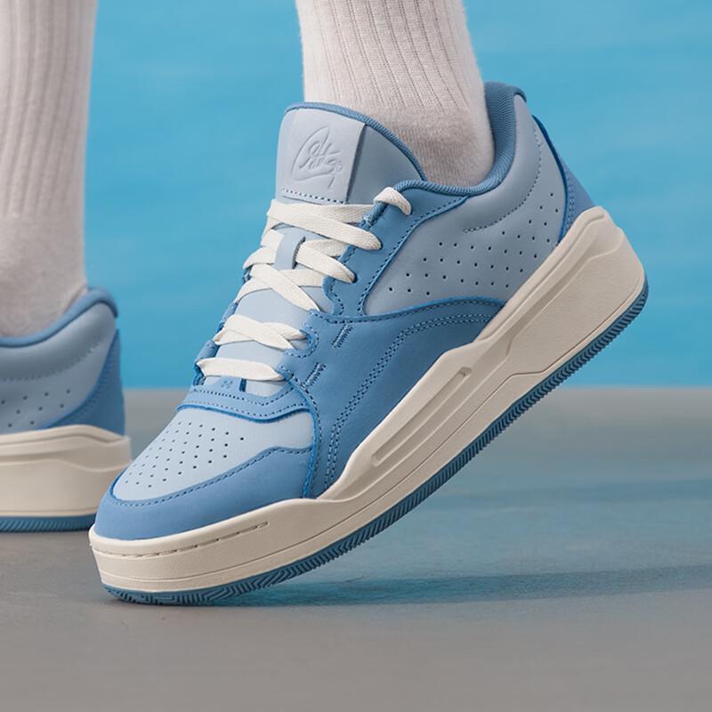 Under Armour Unisex Lifestyle Sneakers 3028720-484
