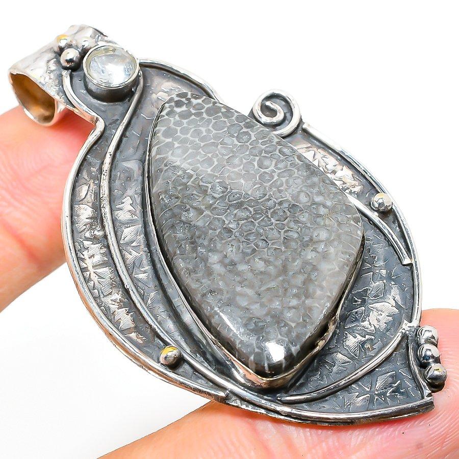 Stingrey Coral, Topaz 925 Sterling Silver Jewelry Pendant 2.36" W2p74