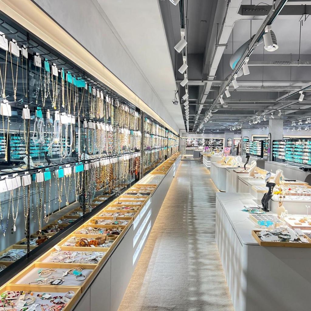 "Modern European & American Gold-Plated Statement Earrings - High-End Niche Design"