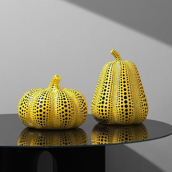 Статуэтка тыквы в желтый горошек Мини-скульптура из смолы тыквы Фигурка тыквы в горошек Главная