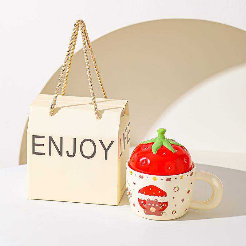Керамическая чашка с крышкой «Клубничный медведь» для девочек, подарочная чашка для дома, кружка, высококачественная, для пары, для молока, для завтрака