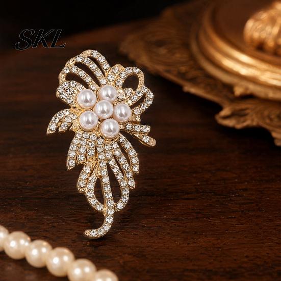 Rhinestone Brooch Faux Pearl Flower Brooch, Electroplating Alloy Lapel Pin for Elegant Women, Sweater Cardigan Coat Business Suit Decoration