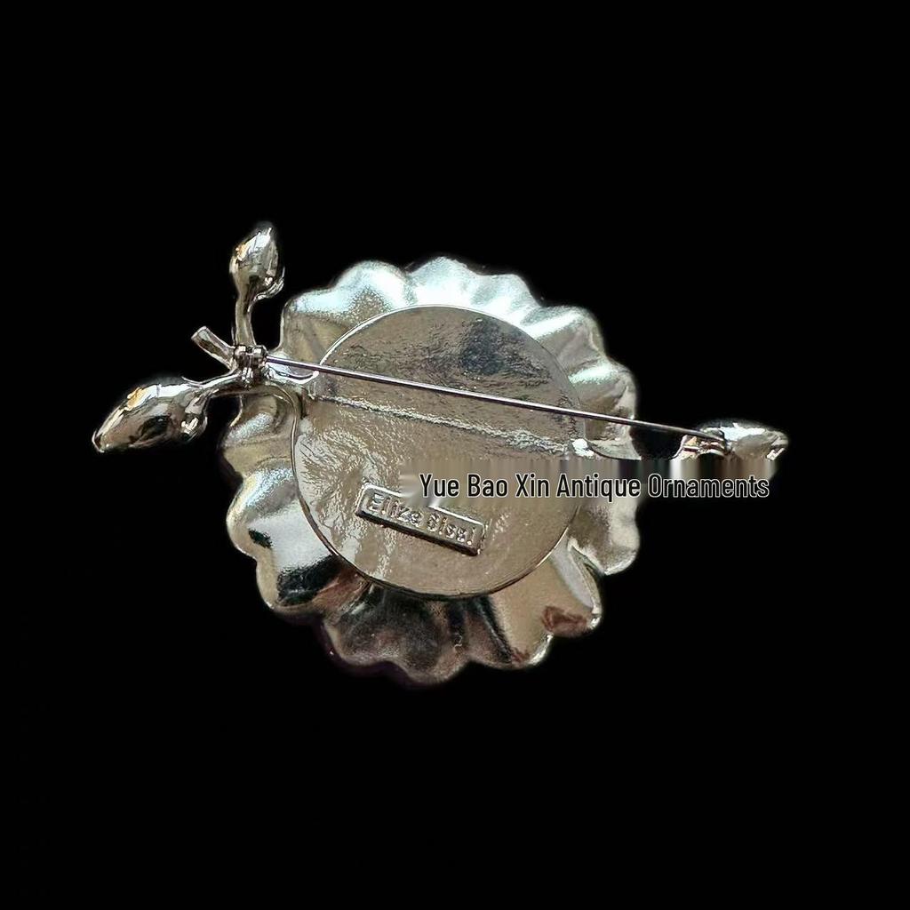 Брошь-желе "Фиолетовая камелия": Винтажный аксессуар в придворном стиле для женских пальто