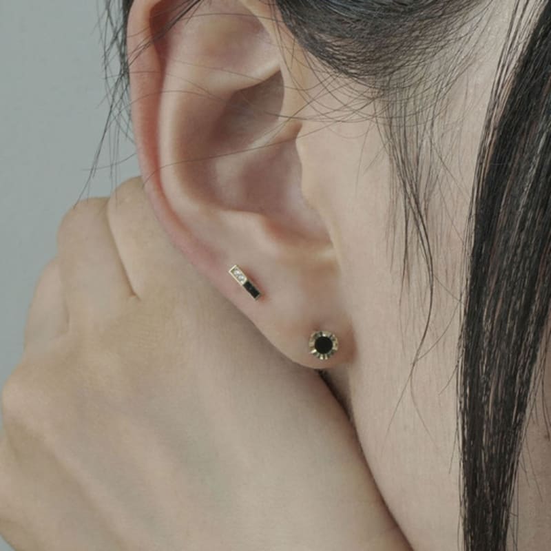 youngglow 14k black half cubic bar piercing