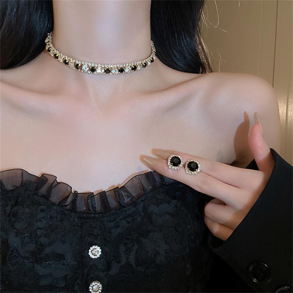 Комплект из 2 предметов: круглые серьги-гвоздики с бриллиантами в стиле ретро, легкая роскошь и ожерелье