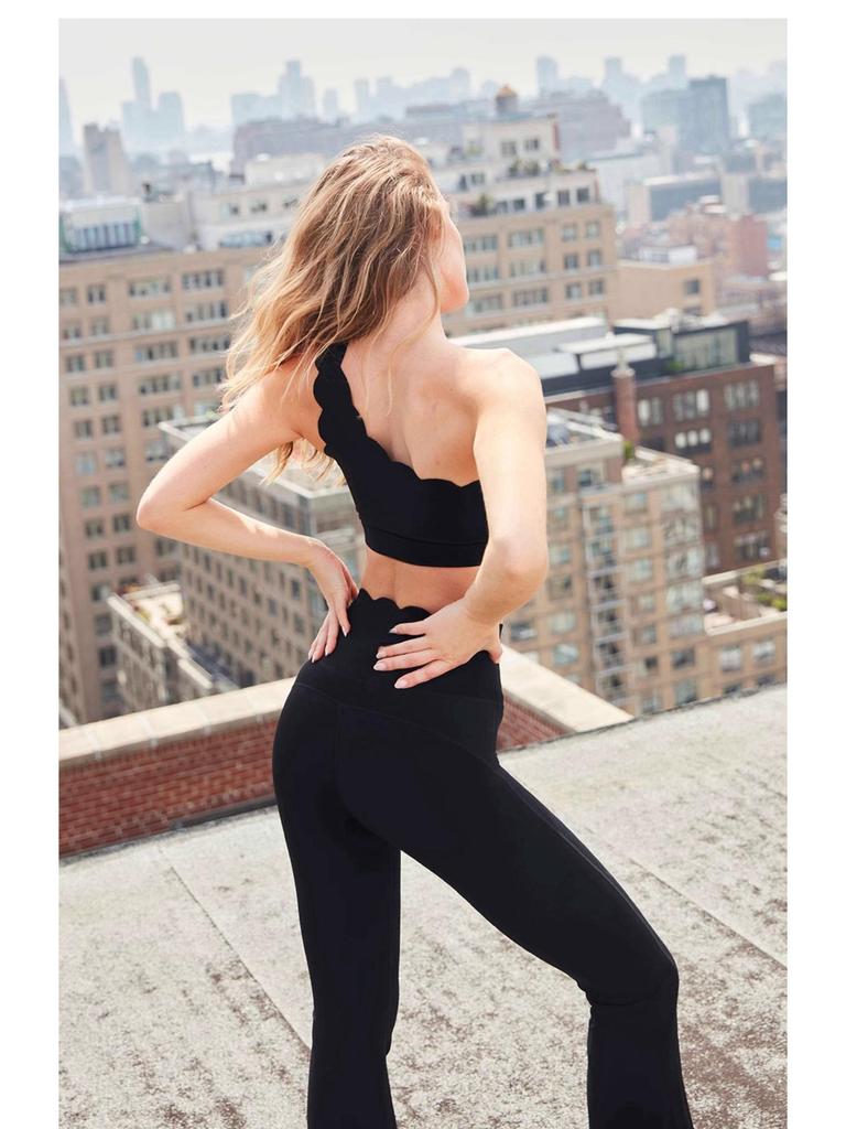 Ударопрочный спортивный бюстгальтер средней поддержки со съемными чашками - Дизайн без спинки для более стройного вида груди