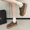 2025 Новая женская повседневная обувь Удобная толстая подошва Нескользящая обувь для ходьбы Модная пряжка Дизайн Плюшевая зимняя обувь Zapatilla