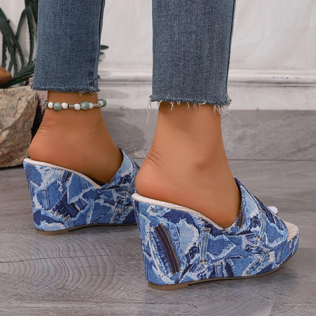 Женские тапочки на танкетке, летние модные сандалии на платформе, удобные повседневные пляжные тапочки для улицы, дизайнерские неглубокие шлепанцы для женщин