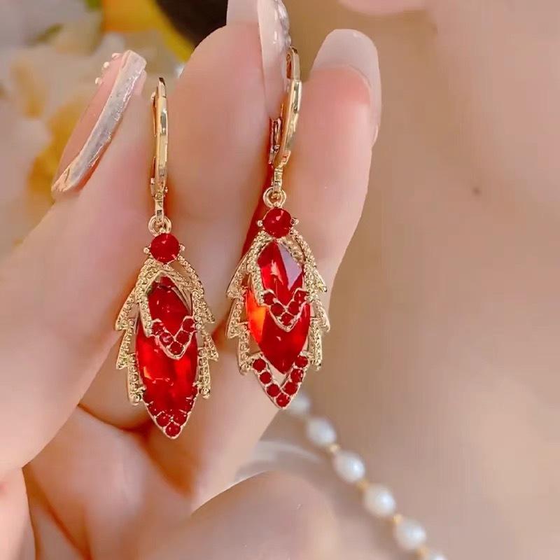 Chic Zircon Leaf Tassel Ear Cuffs - Y2K Minimalist Style Earrings for Women