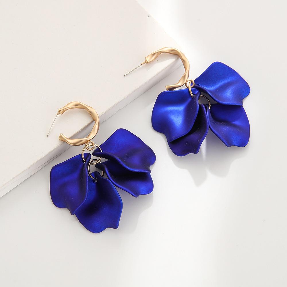 Модные серьги-лепестки с кисточками для женщин
