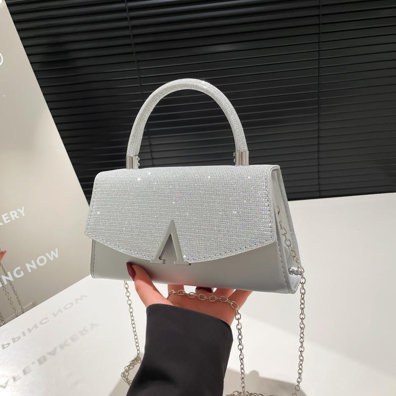 Letter V Fashionable Decoration With Glossy Material Women Chain Crossbody Bag