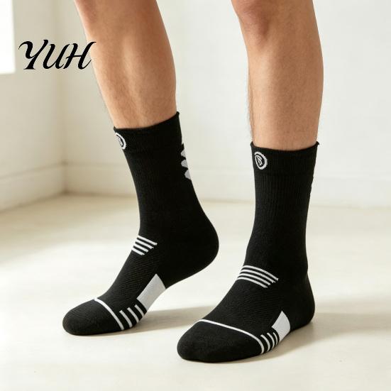 Ankle Support Athletic Gear 1 Pair Men's Crew Socks, Moisture Wicking Running Comfortable Badminton Socks Soft Workout Casual Thin for Sports