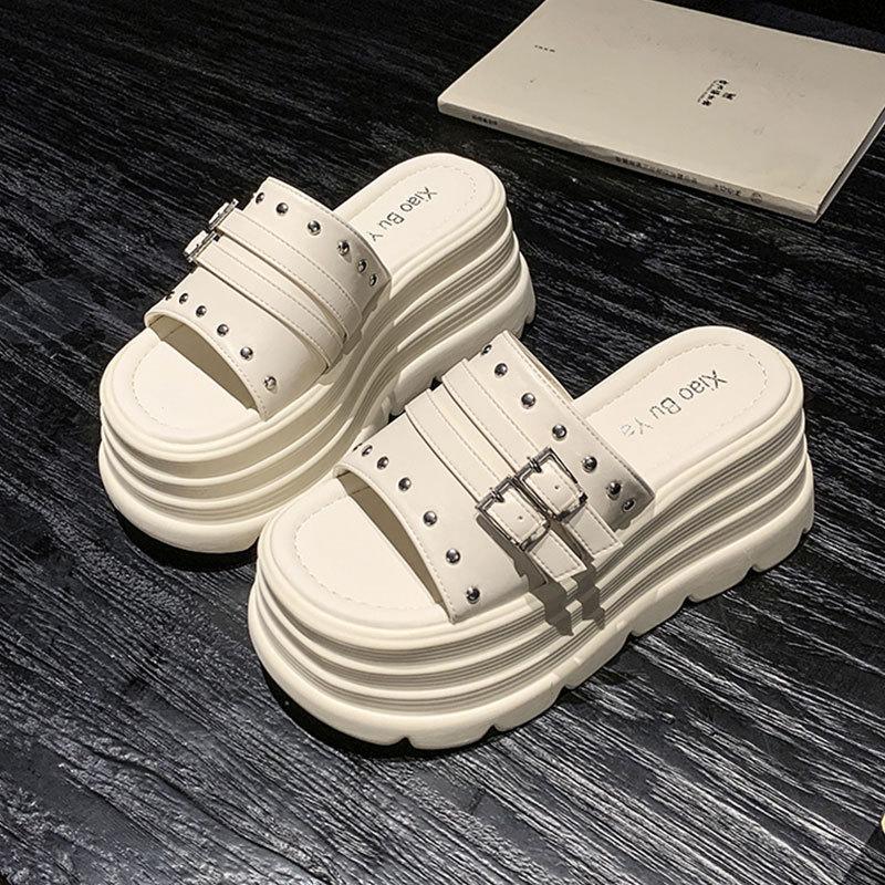 Женские массивные шлепанцы 8 см высоты увеличивающие платформенные сандалии 2025 лето новые пляжные шлепанцы для женщин панк стиль повседневные шлепанцы