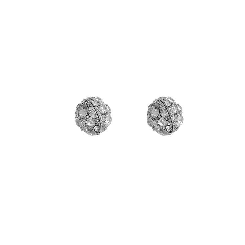 TikTok-Inspired Luxury Magnetic Diamond Ear Clips for Women - Korean Style, No Piercing Needed.