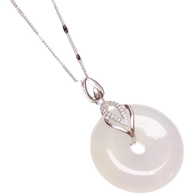 Подвеска из стерлингового серебра 925 пробы с кристаллами жадеита и защитной пряжкой