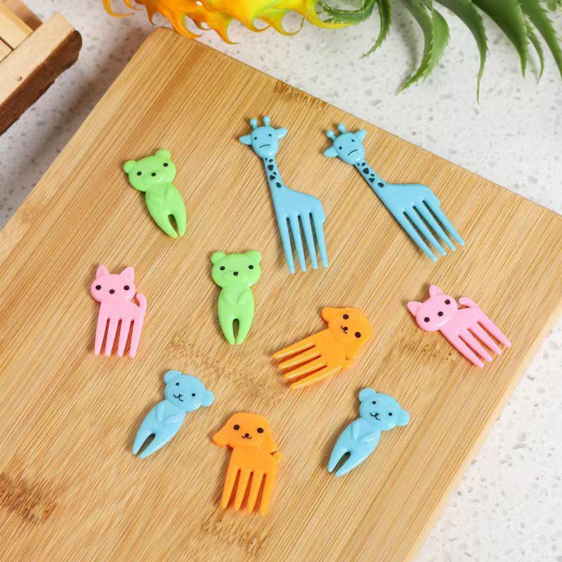 Japanese Animal Cartoon Fruit Fork Set – Cute and Creative Plastic Picks for Kids' Bento Boxes.