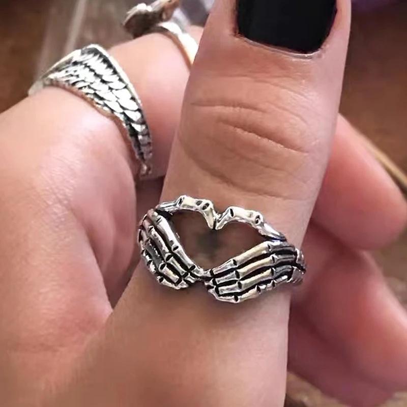 Vintage Woman Personality Hell Ghost Hand Ring Bohemia Punk Creative Palm Link Heart Rings Party Jewelry Gift