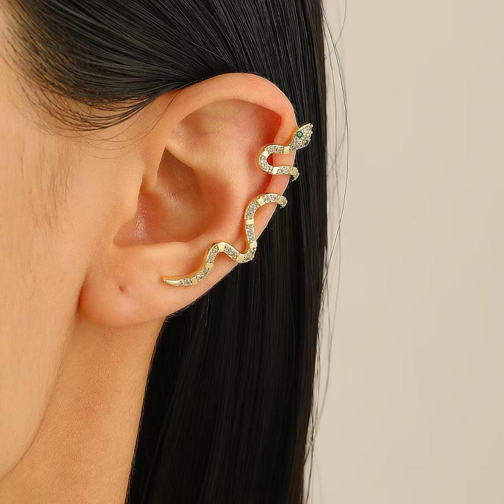 Элегантные серьги-клипсы в виде змеи с бриллиантами - без прокола, минималистичная мода, нишевый дизайн