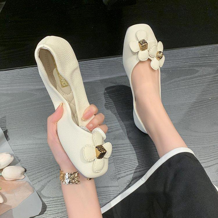 Одиночные туфли женские 2024 новые универсальные туфли на плоской подошве с закрытым носком ретро-туфли с квадратным носком нескользящие туфли с мягкой подошвой цветочные туфли