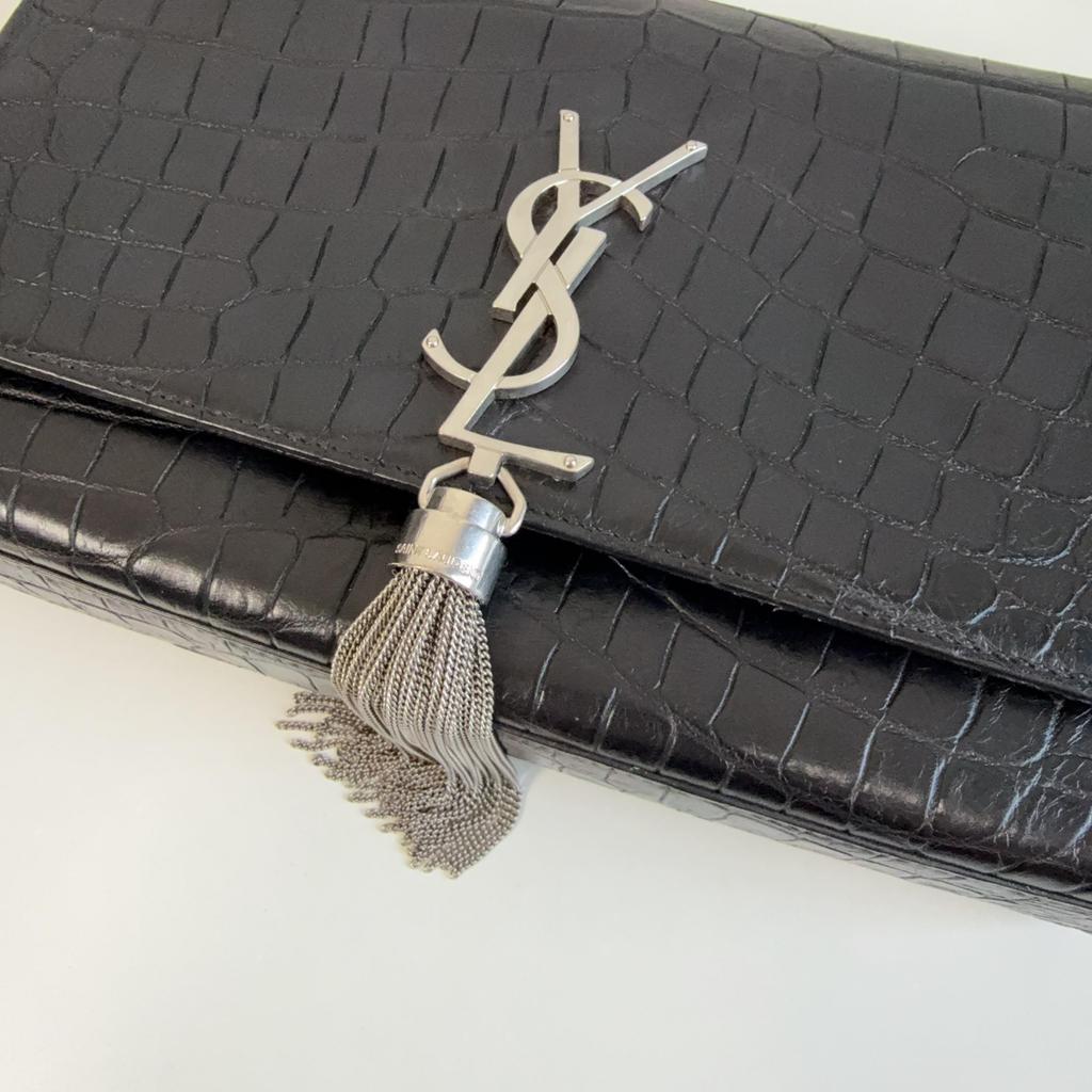 [Pre-Owned] Ysl Kate Silver Logo Chain Crocodile Pattern Embossed Glossy Calfskin Leather Tassel Crossbody Shoulder Bag Medium - Excellent #4O0005