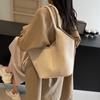 Portable Retro Premium Sense Large Capacity Bucket Women's Bag 2024 Autumn Trend Fashion Commuter Shoulder Bag
