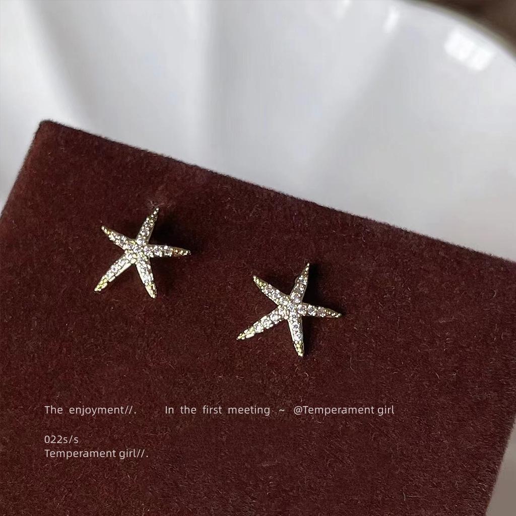 Серьги с микроинкрустацией циркония в виде морской звезды: Позолоченное серебро 925 пробы 14 карат, просто и мило