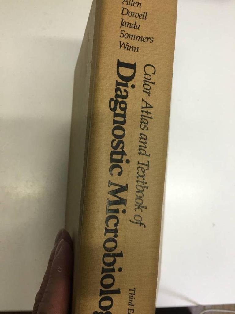 [Б/У] Цветной атлас и учебник по диагностике Медицинские книги