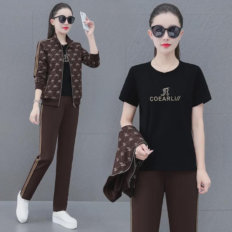 Осень 2023 года, повседневный спортивный костюм контрастного цвета для женщин среднего возраста: Комплект из принтованной толстовки и спортивных штанов