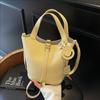 Handheld Bucket Bag Women's New Fashion Versatile Shoulder Bag Casual Messenger Bag