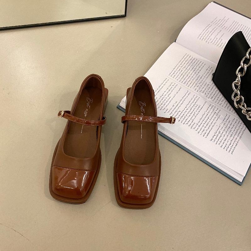 Гонконг Черный квадратный голова мода светлый рот одиночные туфли женские одна пуговица толстый каблук Мэри Джейн маленькие кожаные туфли